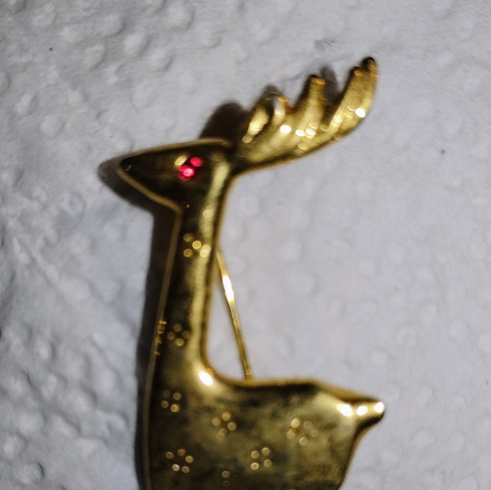 Reindeer pin